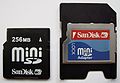 Beschrijving: http://upload.wikimedia.org/wikipedia/commons/thumb/c/c9/MiniSD_memory_card_including_adapter.jpg/120px-MiniSD_memory_card_including_adapter.jpg